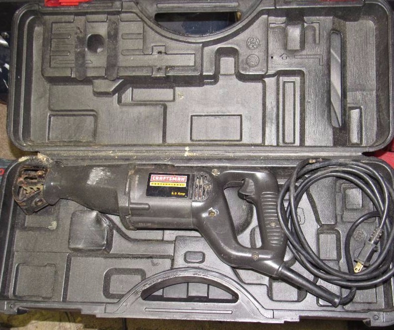lot 4215 image: Craftsman Professional V.S. Reciprocating Saw in Case - WORKS