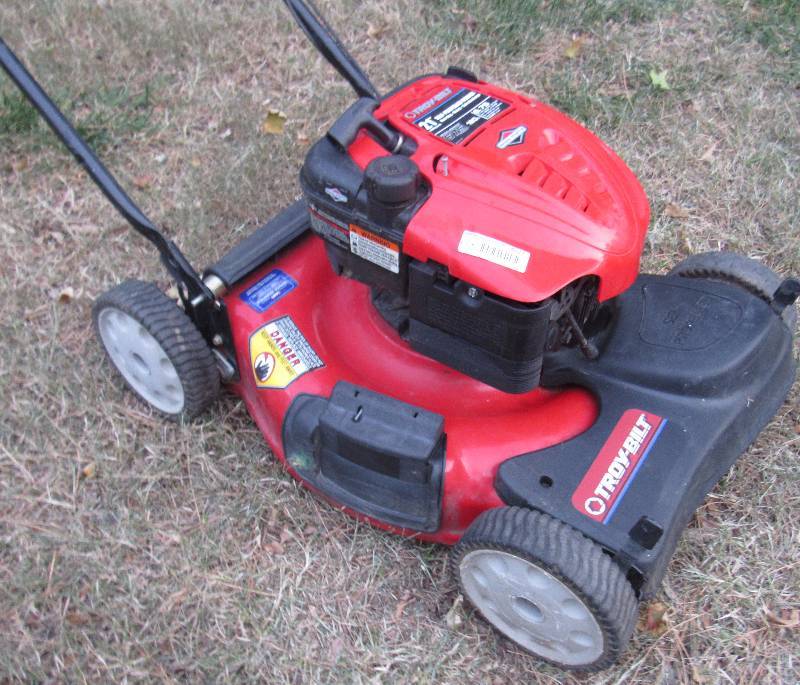 lot 4221 image: Troy-Bilt 21 Self-Propelled Mower 190cc - Side Discharge - WORKS