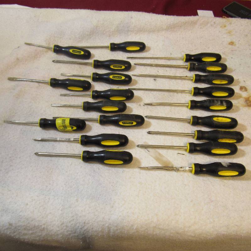 lot 4249 image: Set of 20 Stanley Screwdrivers