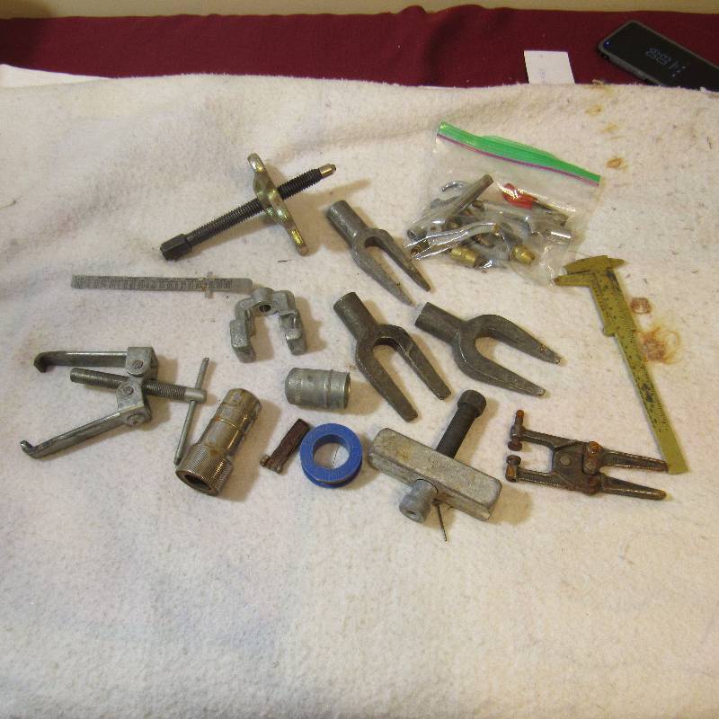 lot 4251 image: Lot of Misc Plumbers Tools - see photo