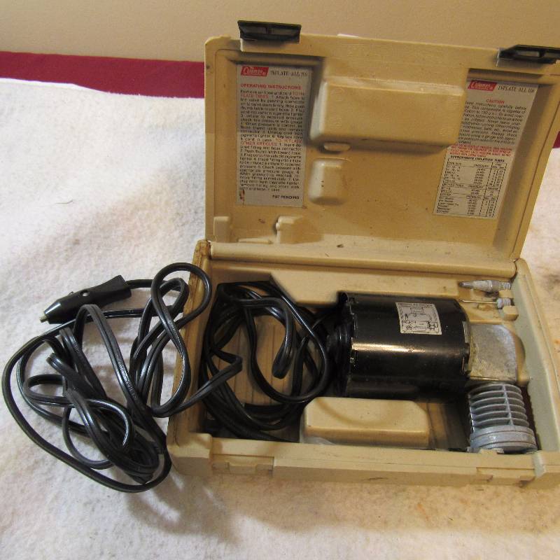 lot 4264 image: Coleman Portable Air Pump with Car Plug - Cool - works