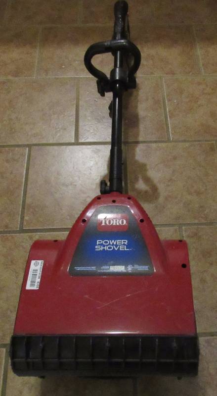 lot 4268 image: Toro Power Shovel  Snow Shovel - Red - WORKS