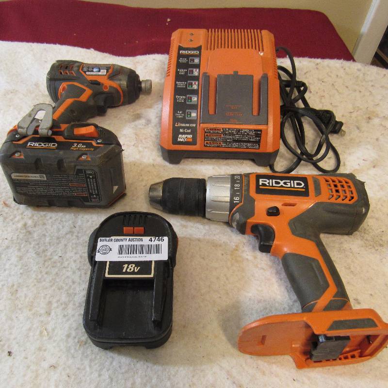 lot 4746 image: 5 Piece Ridgid Drill Set - 18V - works