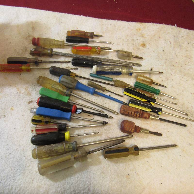 lot 6172 image: Big Lot of Misc. Screwdrivers - Find the one youre looking for here