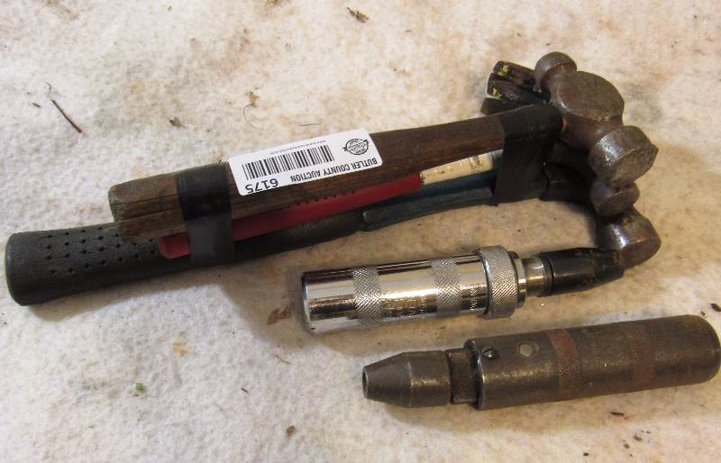 lot 6175 image: Lot of 2 Hammers and 2 Punches - see photo