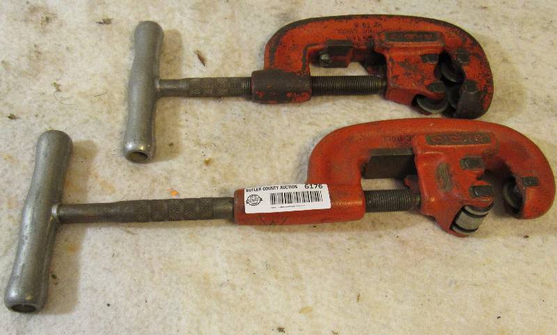 lot 6176 image: Lot of 2 Pipe Cutters - see pics