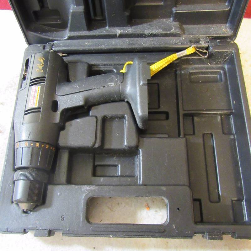 lot 6178 image: Craftsman 14.4v Power Drill w Case - needs battery  charger