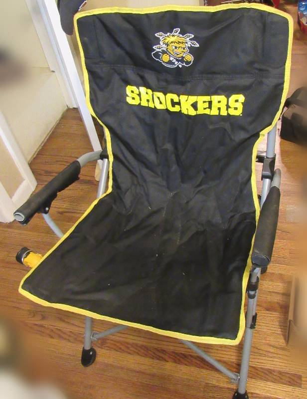 lot 6229 image: WSU Shockers Folding  Carrying Lawn Chair w bag - Go Shocks Wichita State University