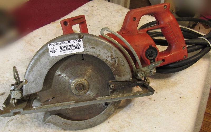 lot 6235 image: Worm Drive Saw - see photo - works