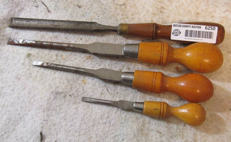lot 6250 image: Lot of 4 - Wood Handled Chisels