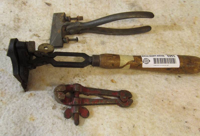 lot 6251 image: Lot of 3 Vintage  Misc Hand Tools - leatherworking