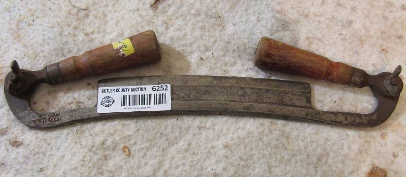 lot 6252 image: Vintage - Dual Handle Woodworking Tool - Neato