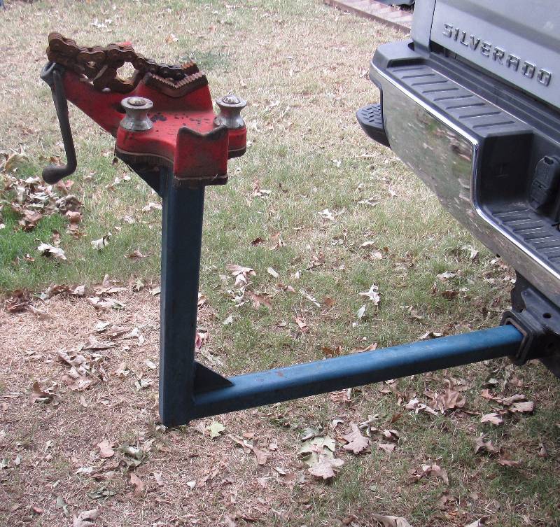 lot 6256 image: Hitch Mount Chain Vise  Pipe Vise - WOW