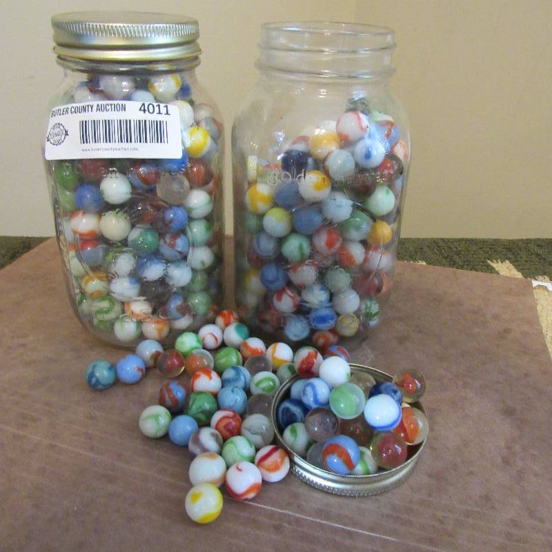 lot 4011 image: Lot of 2 FULL Jars of Vintage Marbles - OLD (Glows in black light)
