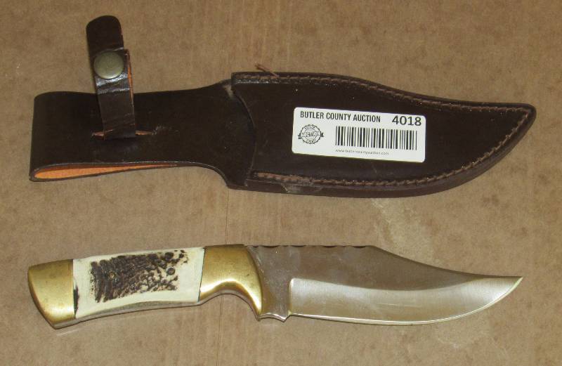 lot 4018 image: Trophy Stag Bowie Knife w Leather Sheath - WOW