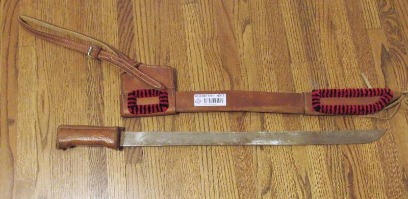 lot 4033 image: Vintage Machete w Carrying Case