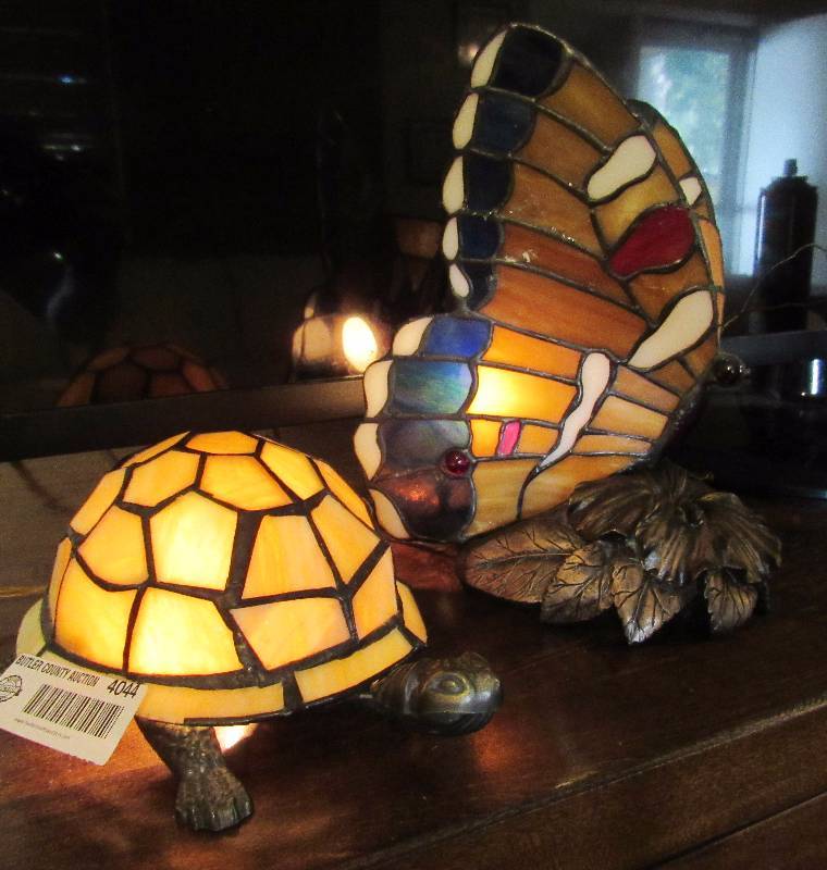 lot 4044 image: Lot of 2 Decorative Lamps - Stained Glass - Turtle & Butterfly - Both Work
