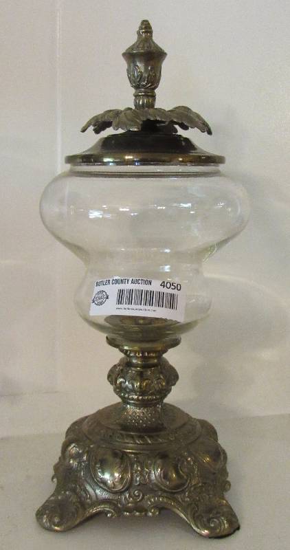lot 4050 image: Vintage CAMBRIDGE Glass Dish with base and lid - Very beautiful Could be used for candy