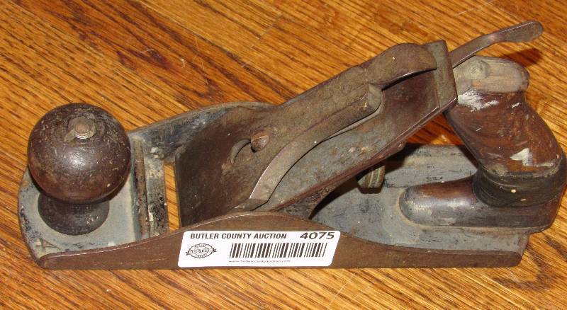 lot 4075 image: Plane - no visible markings - looks old
