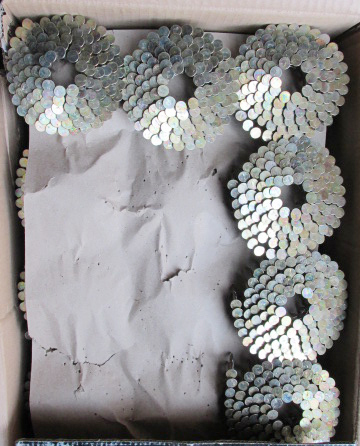 lot 4263 image: Collated Roof Nails 1-14 x 120 15 degree wire welded coil - GRIP RITE - partial box of new - see photo