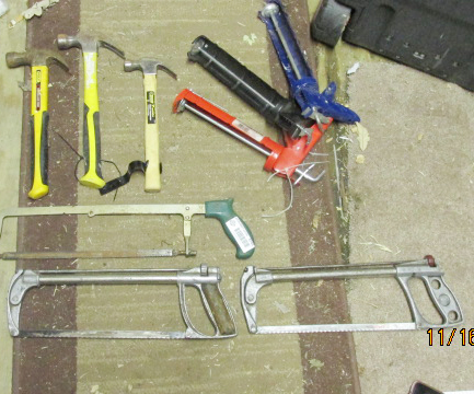 lot 4749 image: Lot of Hand Tools - 3 hammers, 3 caulking guns, 3- hack saws - see pics
