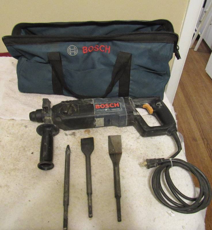 lot 4237-D image: Bosch 11224VSR 78-Inch SDS-Plus Bulldog Rotary Hammer w Attachments and Case WORKS