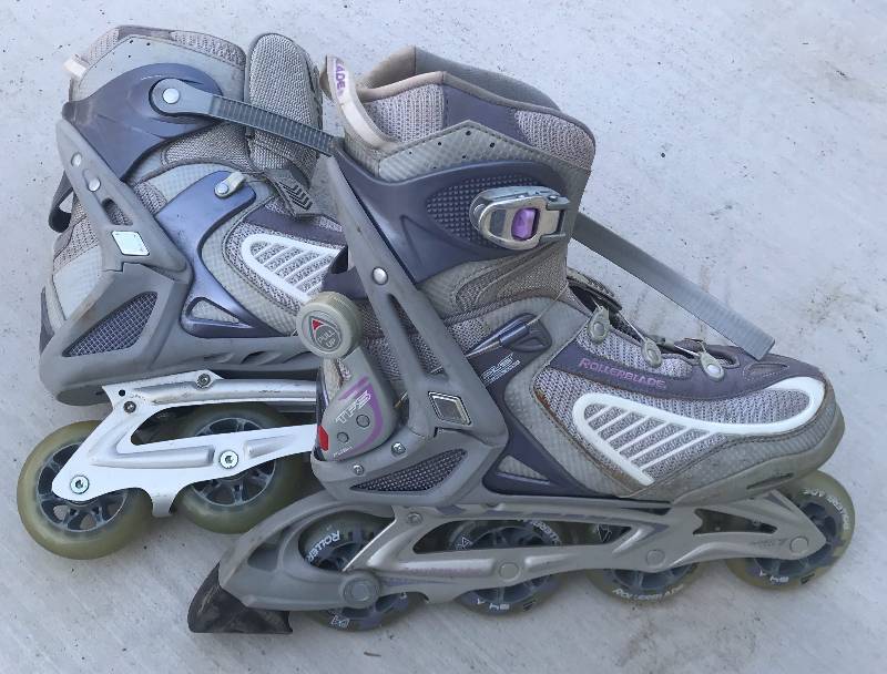 lot 6446 image: Nice Pair of RollerBlades - Check Them Out Size 10.5 USW