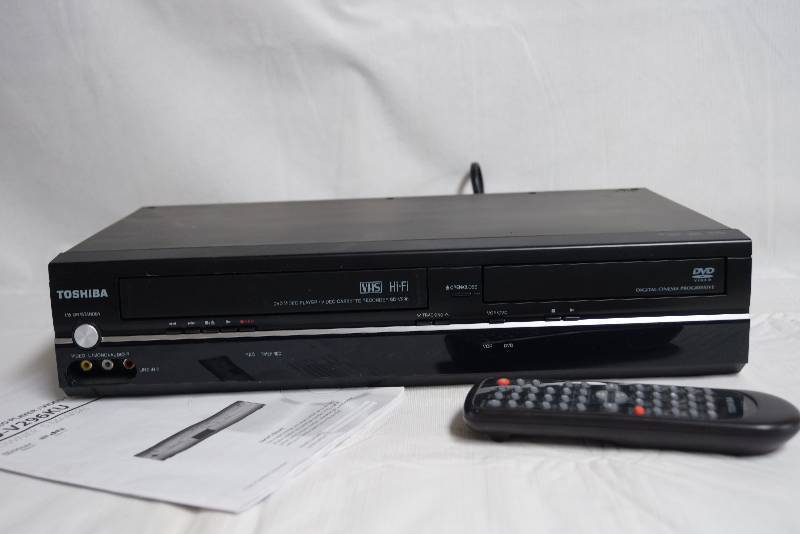 lot 2121 image: Toshiba SD-296KU VHS, DVD, and Casette Player- Very Neat