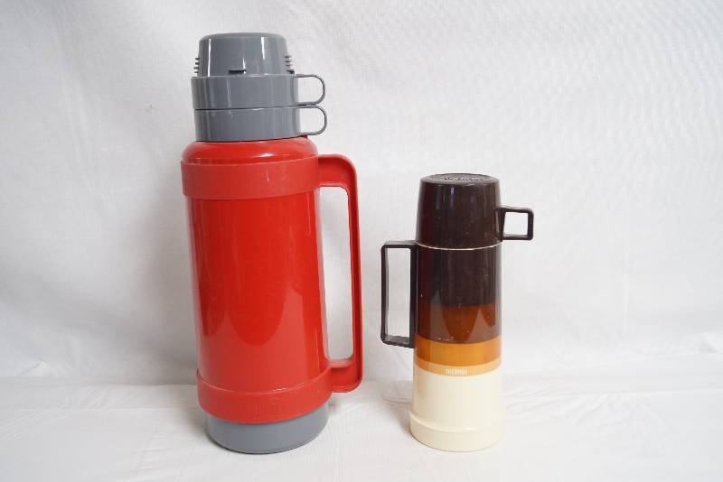 lot 2126 image: Set of 2 Thermos Bottles- Perfect for Winter