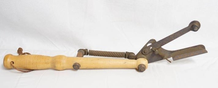 lot 2130 image: Skeet Clay Thrower for Target Shooting - COOL for target practice