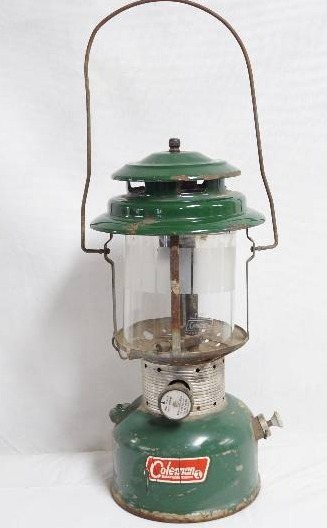 lot 2139 image: Vintage Coleman Lantern - Model No. 220F - Very Neat - 1970 - Sunshine of the Night