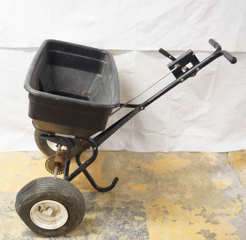 lot 2149 image: Agri-Fab Black Broadcast Spreader