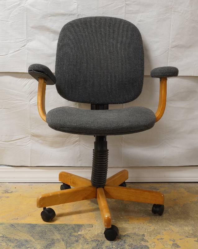 lot 2168 image: Office Chair