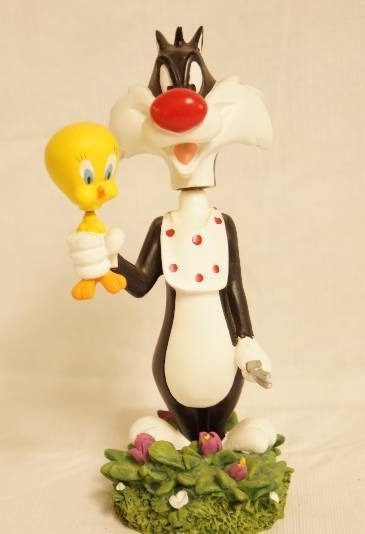 lot 2533 image: LOONY TOONS Sylvester and Tweety Bobble Head - Warner Brothers