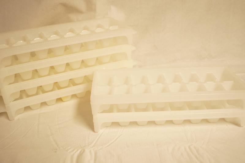 lot 2548 image: Lot of Ice Trays