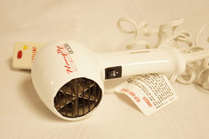 lot 2551 image: Super High Power Portable Hair Dryer - Hang Up 1600 by Andis - Super Long Cord - These are Used in Commercial Applications
