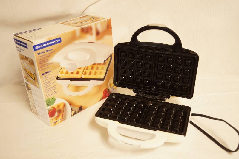 lot 2556 image: Waffle Maker Nice, pre-owned w original box