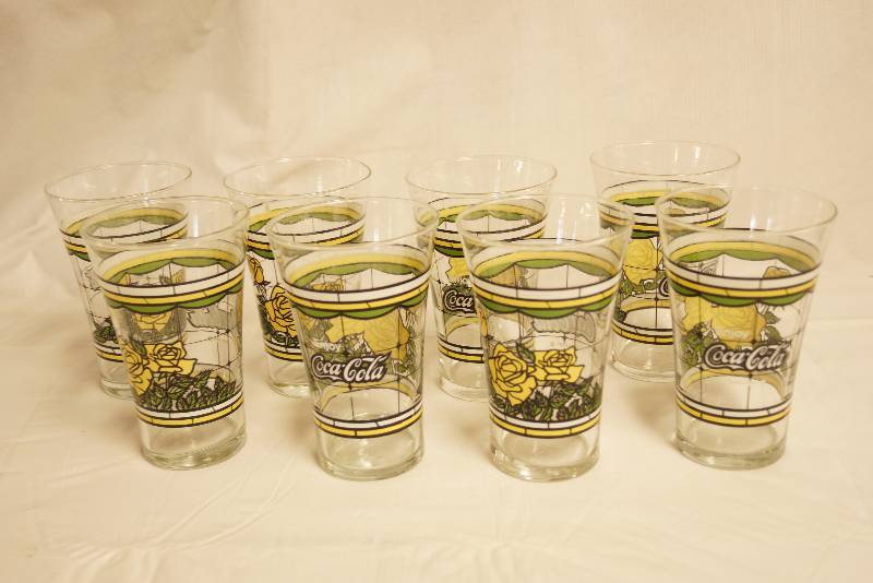 lot 2557 image: Set of 8 - Vintage Coca-Cola Classes - Yellow Rose Stained Glass Motif - Collectible Sweet