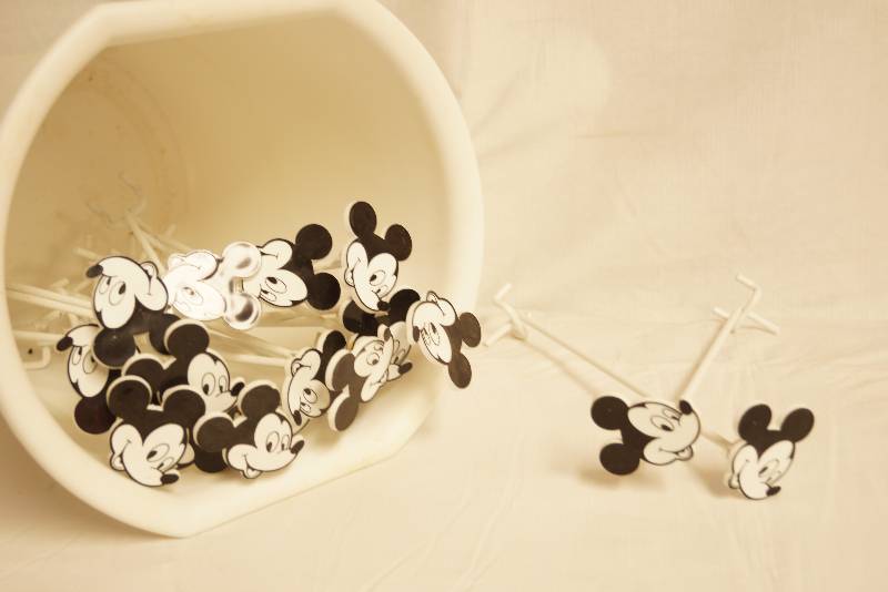 lot 2565 image: Lot of DISNEY - MICKEY MOUSE - Peg Board Holders - See photos - cool