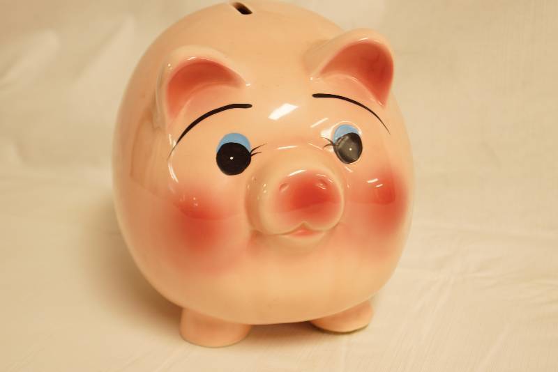 lot 2567 image: Cute Ceramic Piggy Bank