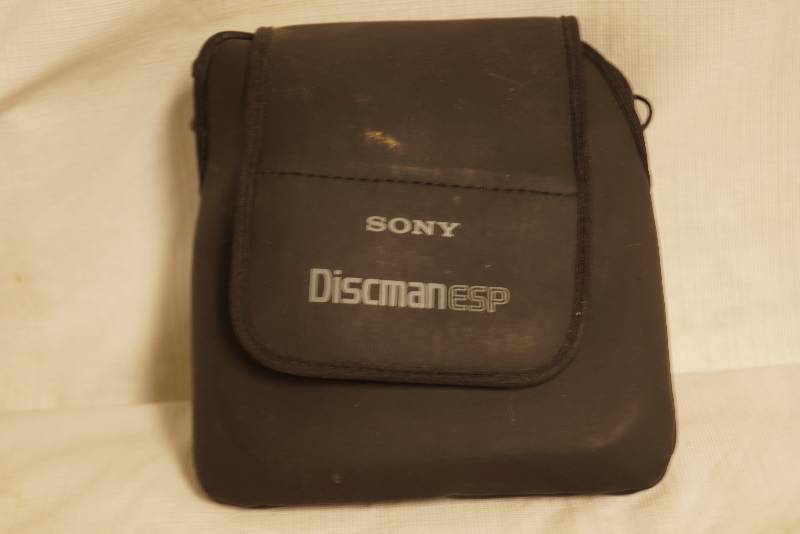 lot 2572 image: SONY DISCMAN - COOL