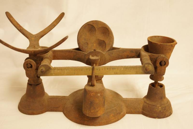 lot 2576 image: Vintage Scale - Rustic - Cool Piece