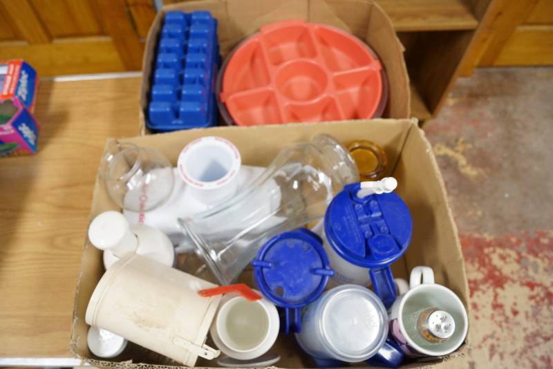 lot 2009 image: Assorted Kitchen Items- Ice Trays, Pitchers, Cups, and More See Pictures