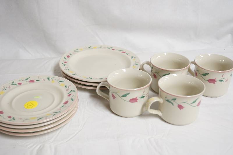 lot 2010 image: 11 Piece Floral Dining Set- Plates and Cups Included- Great Condition
