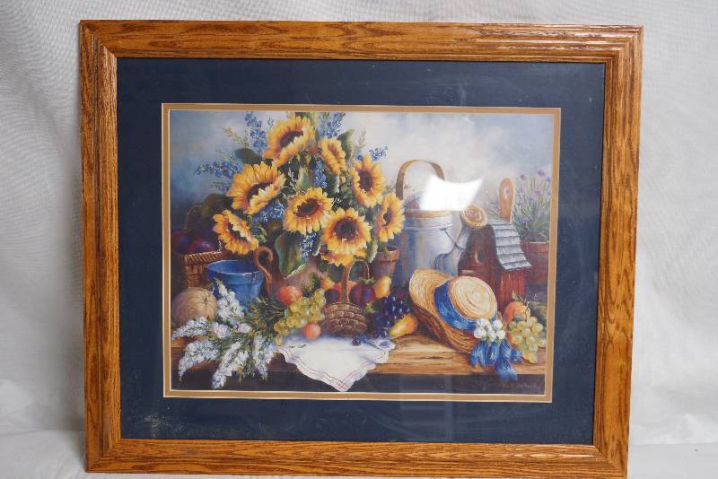 lot 2027 image: Beautiful Sunflower Painting in Wooden Frame- Great Condition