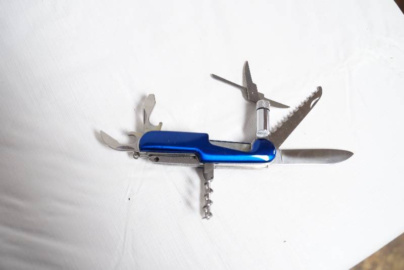 lot 2048 image: Blue Multi-Purpose Pocket Knife- Very Cool and Handy