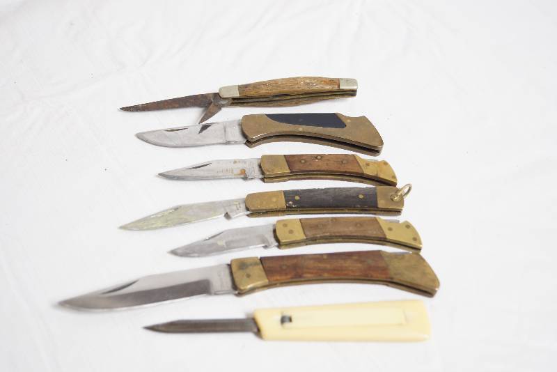 lot 2054 image: Set of 7 Assorted Pocket Knives- Very Cool Find