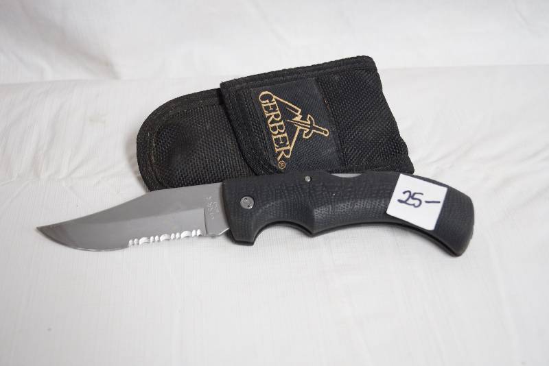 lot 2057 image: Gerber 650 Black Folding Pocket Knife- Very Cool