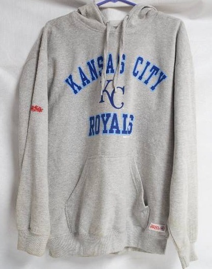lot 2070 image: Kansas City ROYALS Sweat Shirt - Cotton - Will need washed. Nice heavy sweatshirt Size L