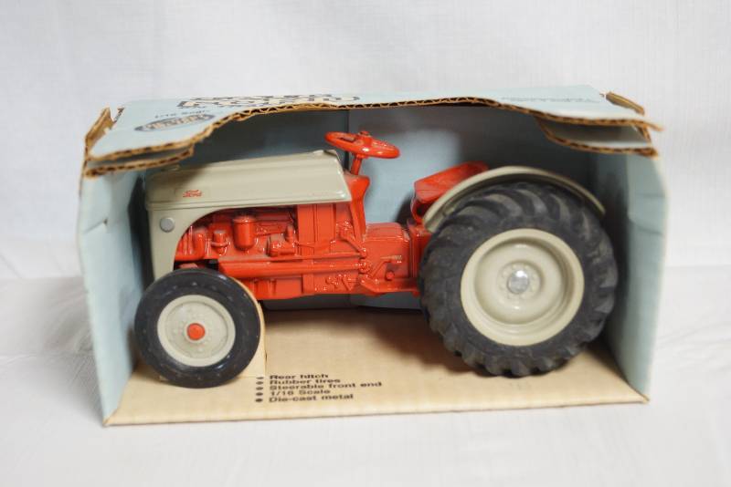lot 2085 image: ERTL Model Tractor - FORD 8N - Die Cast Metal 116 scale - NEW in original box
